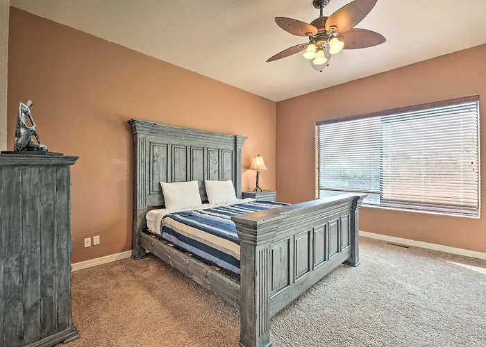 Holiday home Game & Community Amenities: Home!