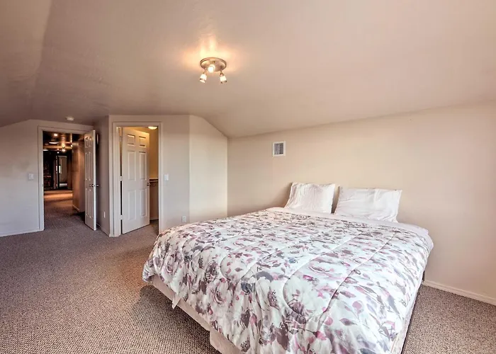 Holiday home Game & Community Amenities: Home! Overgaard